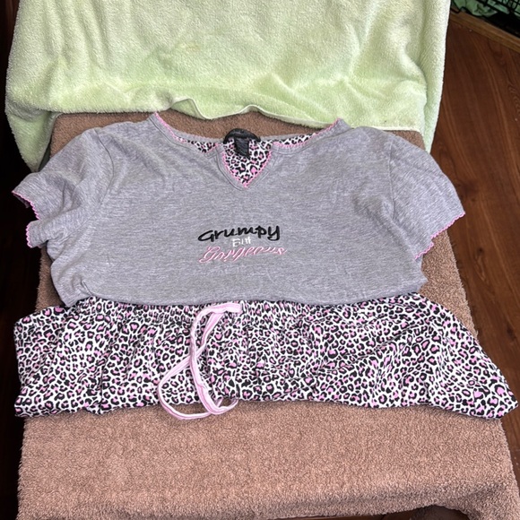 Reva Rofe Gray and Pink Grumpy Leopard Print  Pajama Set Size Large - Picture 8 of 13